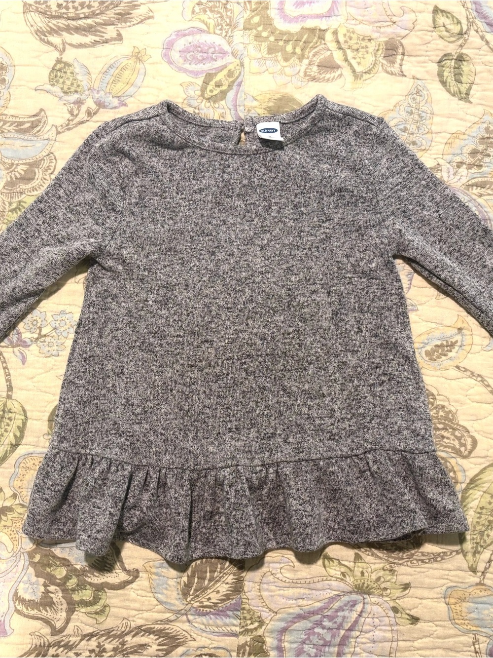 Old Navy Gray Marled Ruffle-Hem Crew Neck Shirt